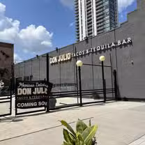 Una foto del restaurante Don Julio Tacos & Tequila Bar