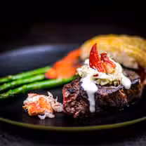 A photo of Claim Jumper - Tualatin restaurant