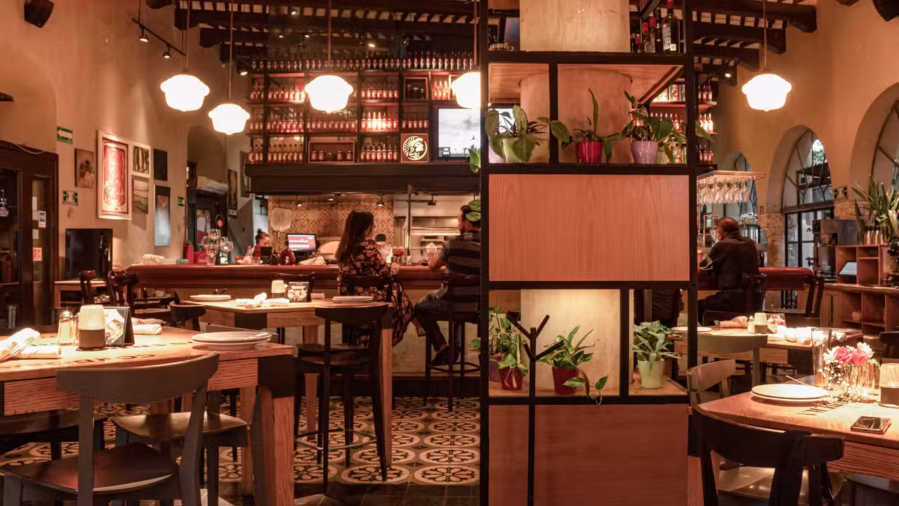 Restaurante La Tratto Santa Lucía, interior noche - La Tratto - Santa Lucia, Mérida, YUC