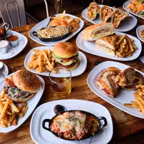 Een foto van restaurant HOBNOB Neighborhood Tavern - Halcyon