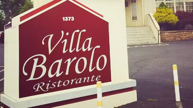 Een van Villa Barolo Ristorante and Wine Bar restaurant