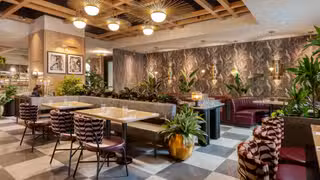 A photo of Earls Yorkville - Toronto restaurant