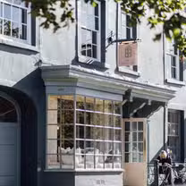 Una foto del restaurante The Town House