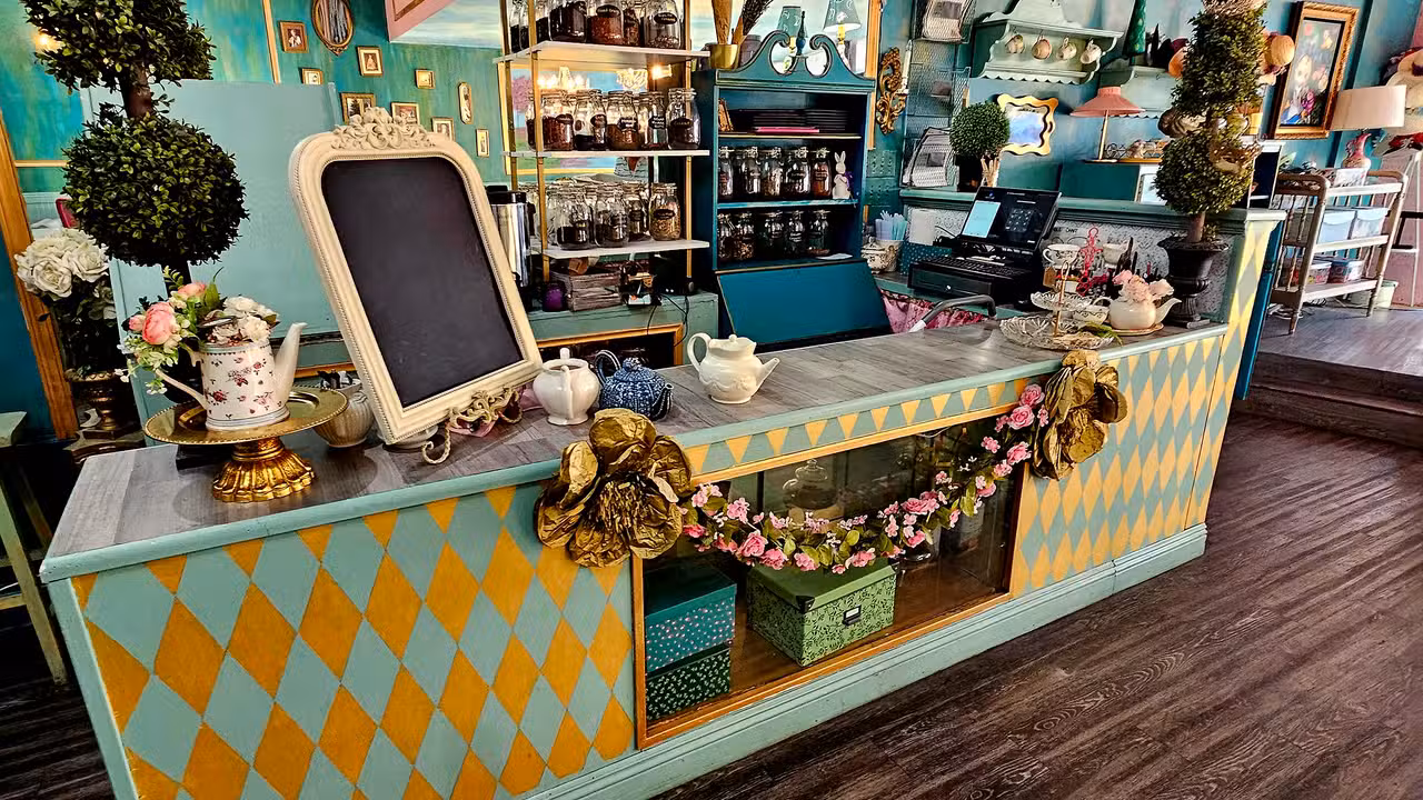 Dream Come True Tea & Party Room，CALong Beach