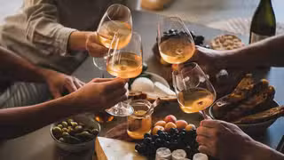 Una foto del restaurante Mahogany Inn and Distillery