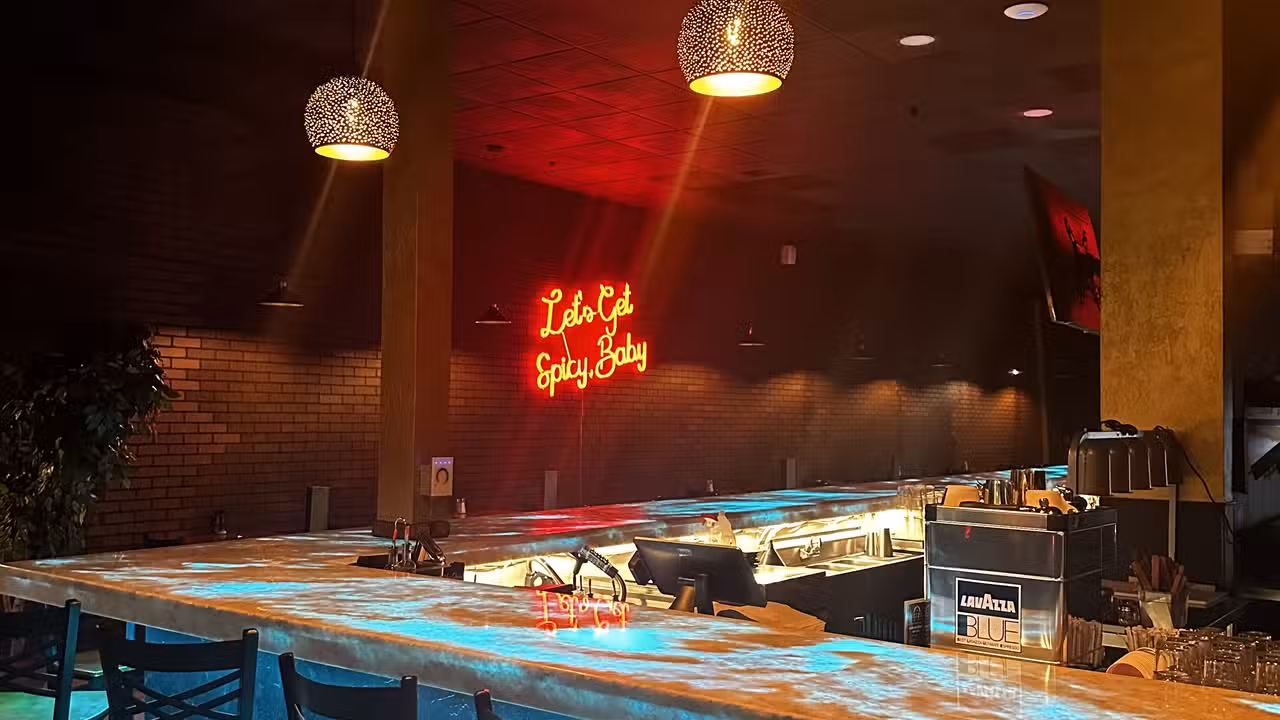 Interior - Pezzo Pizza + Bar, Estero, FL