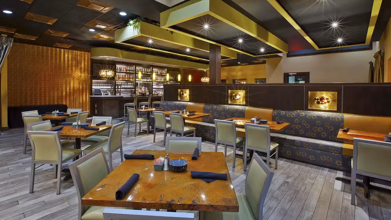 Savoria Restaurant Area with Main Bar - Savoria Bar & Grill, Mentor, OH