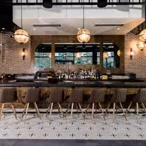 Foto von Small Giant Restaurant & Bar Restaurant