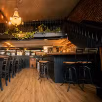 Foto von Six Acres Restaurant