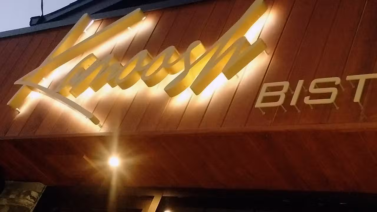 Kamoosh Bistro, Waterdown, ON