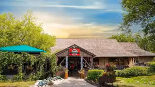 A photo of Joanie's Pizzeria of Long Grove restaurant