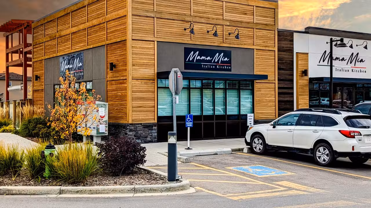 Buitenkant - Mama Mia Italian Kitchen, Cochrane, AB