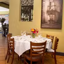 A photo of Divino Belmont restaurant