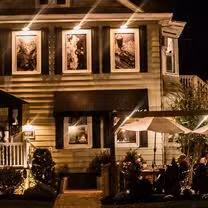 A photo of George's Place Court House restaurant