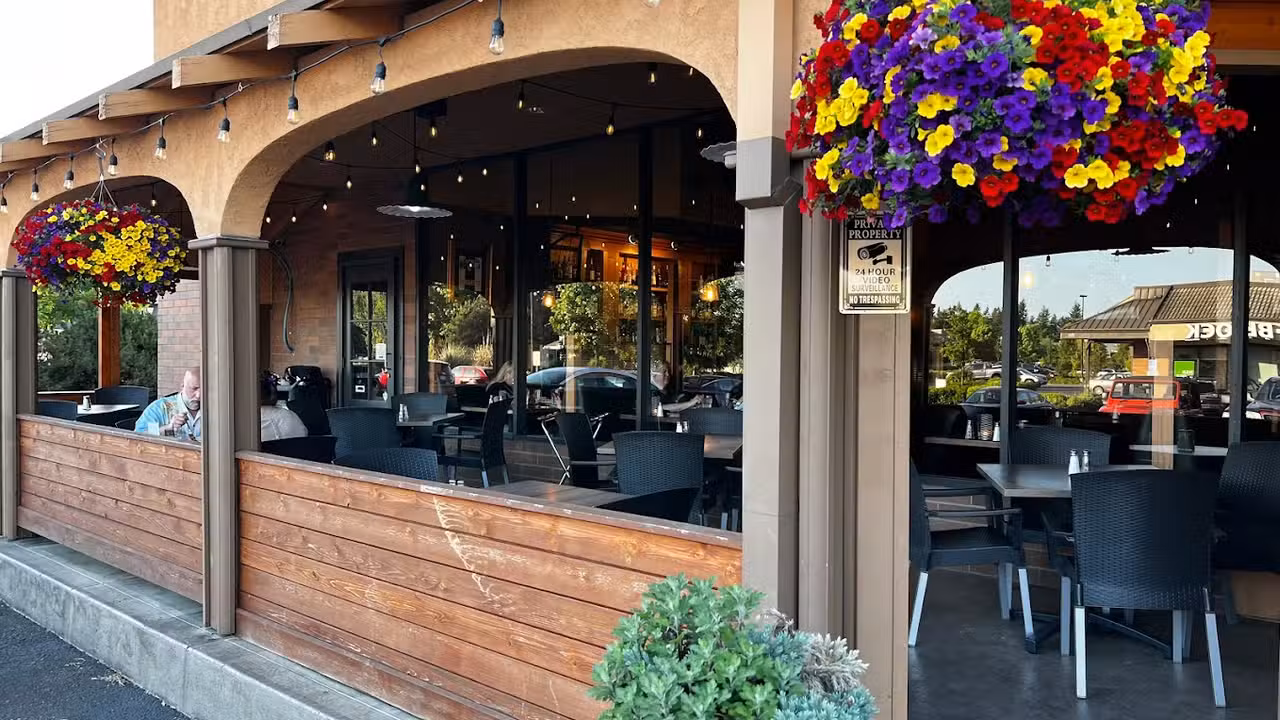 Exterior - Bugatti's - Oregon City - permanently closed, Oregon City, OR