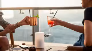 Una foto del restaurante Overstory Rooftop Bar. - The Westin Atlanta Gwinnett