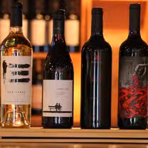 Foto von 750ML Wines Restaurant