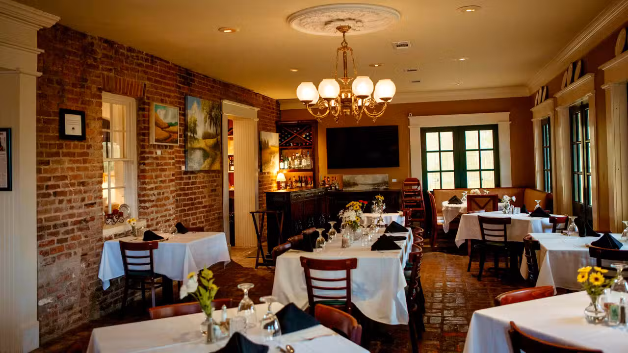 Interior - Restaurant Anchuca, Vicksburg, MS