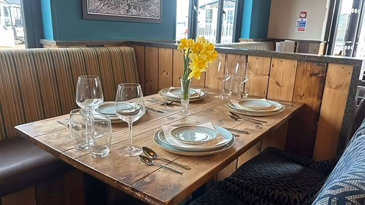 Interior - The Deckhouse Sports Bar and Restaurant, Maldon, Essex