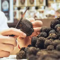 A photo of Truffes Folies Paris 7 restaurant