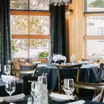 Foto von Oasis Restaurant & Wine Lounge Restaurant