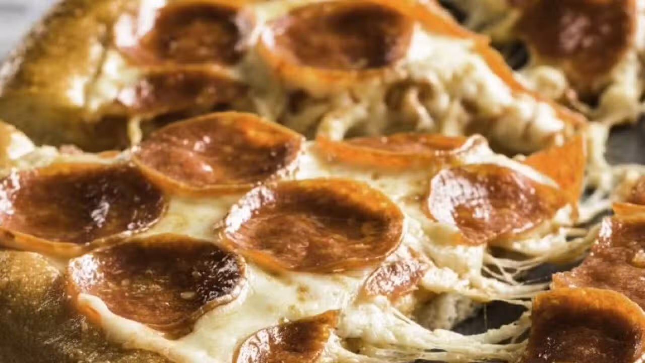 Eten - Pizza Hut South Park, Tarouba Link Road, San Fernando