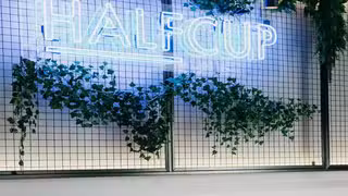 Una foto del restaurante Half Cup Bartholomew Close
