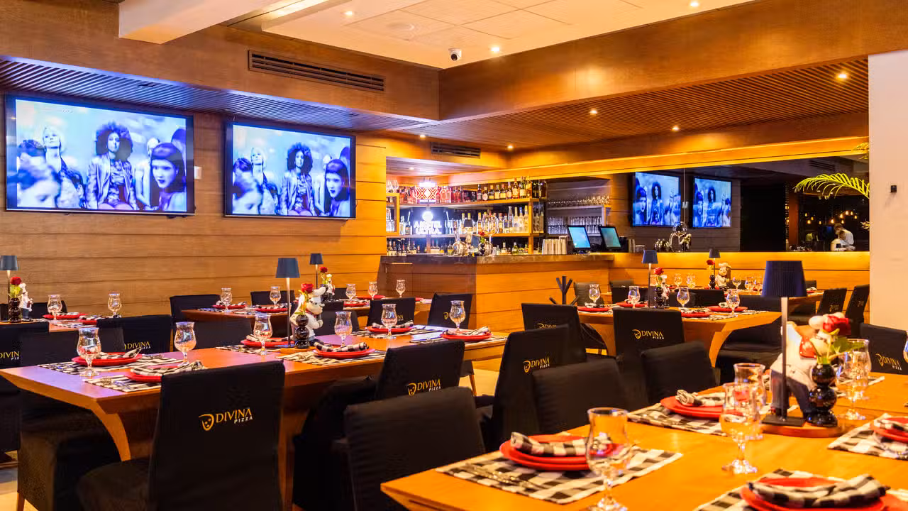 Interior - Divina Pizza, Cancún, ROO