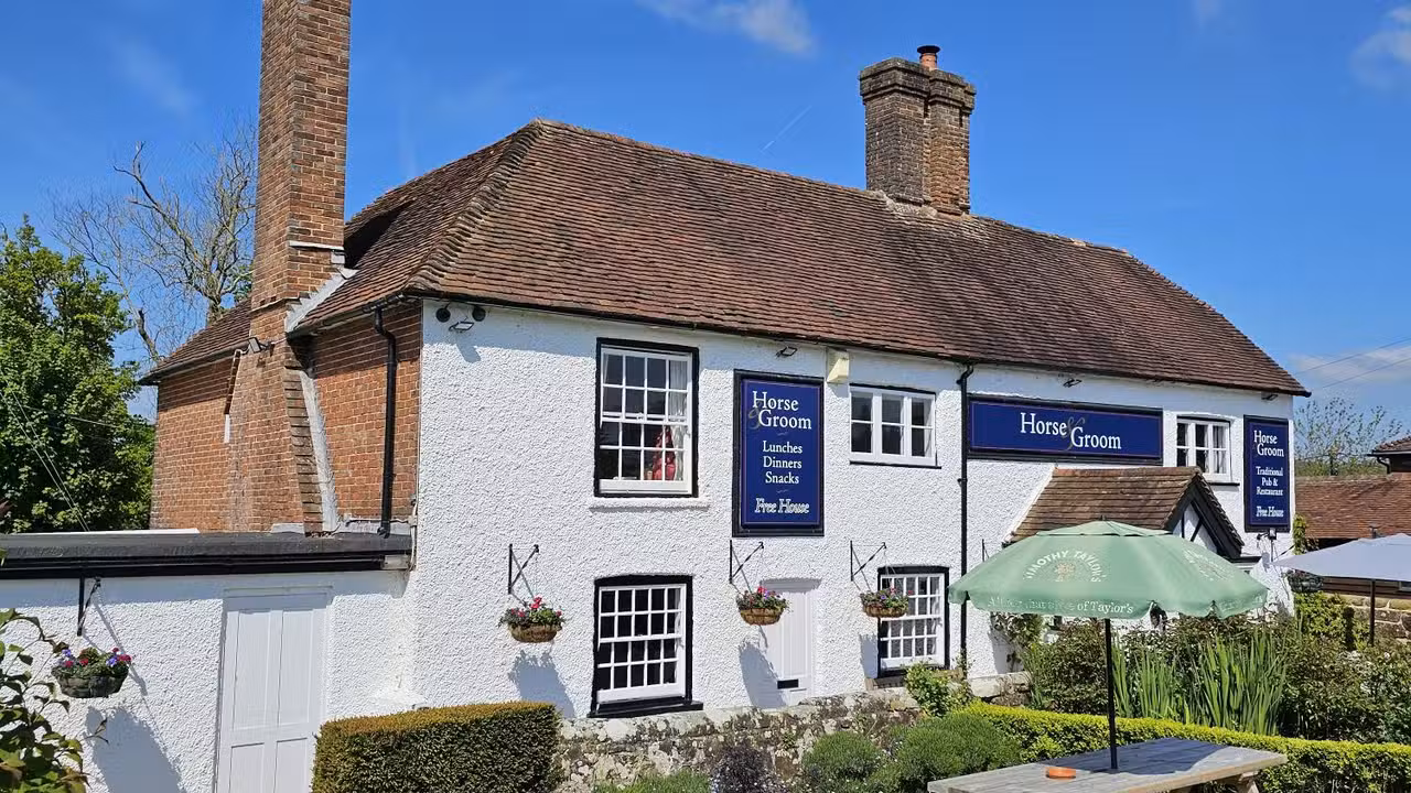 Exterior - Horse & Groom, Rushlake Green, England