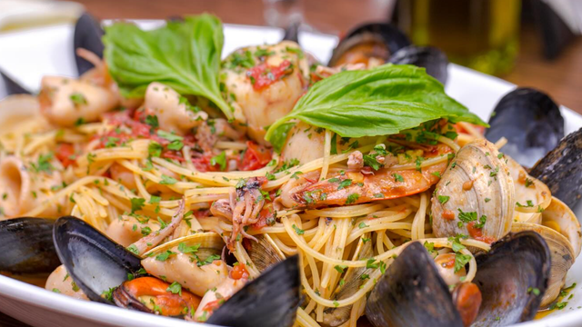 Cast Iron Chef Chop House & Oyster Bar | Restaurants In New Haven