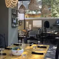 A photo of Apples Bar & Grill restaurant