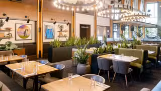 Una foto del restaurante Earls St. Vital