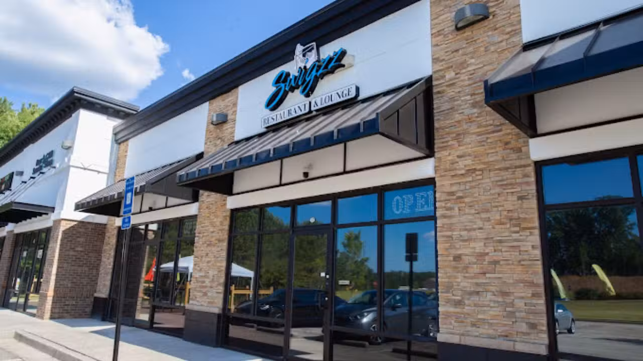 Exterior - Swigzz Restaurant & Lounge, Stockbridge, GA