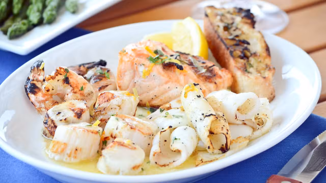 Comida - Breakwater, Stonington, CT