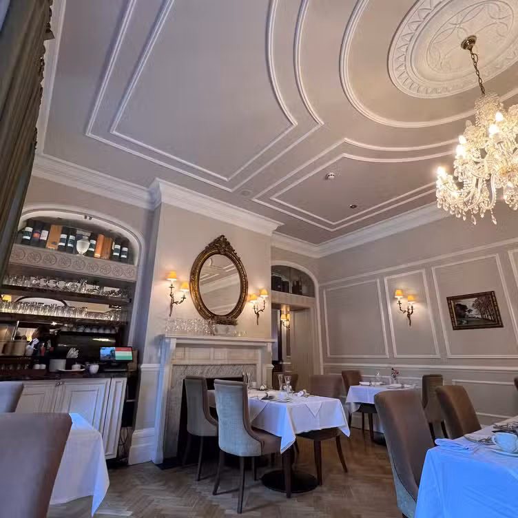 Binnenkant - Afternoon Tea at St Paul's Hotel, London, 