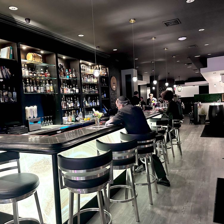 Mike's Bistro - UES