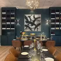 A photo of Vanzant's Steak, Seafood & Bar restaurant