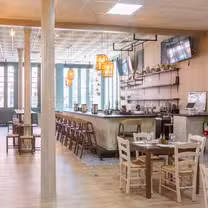 Una foto del restaurante Athenian bar & grill