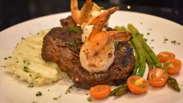 Una foto del restaurante The ANNEX Restaurant & Lounge