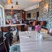 A photo of Manor Court Hotel restaurant