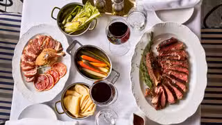Una foto del restaurante Paris Bar