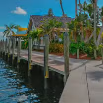 Foto von Dolphin Bar & Shrimp House Restaurant