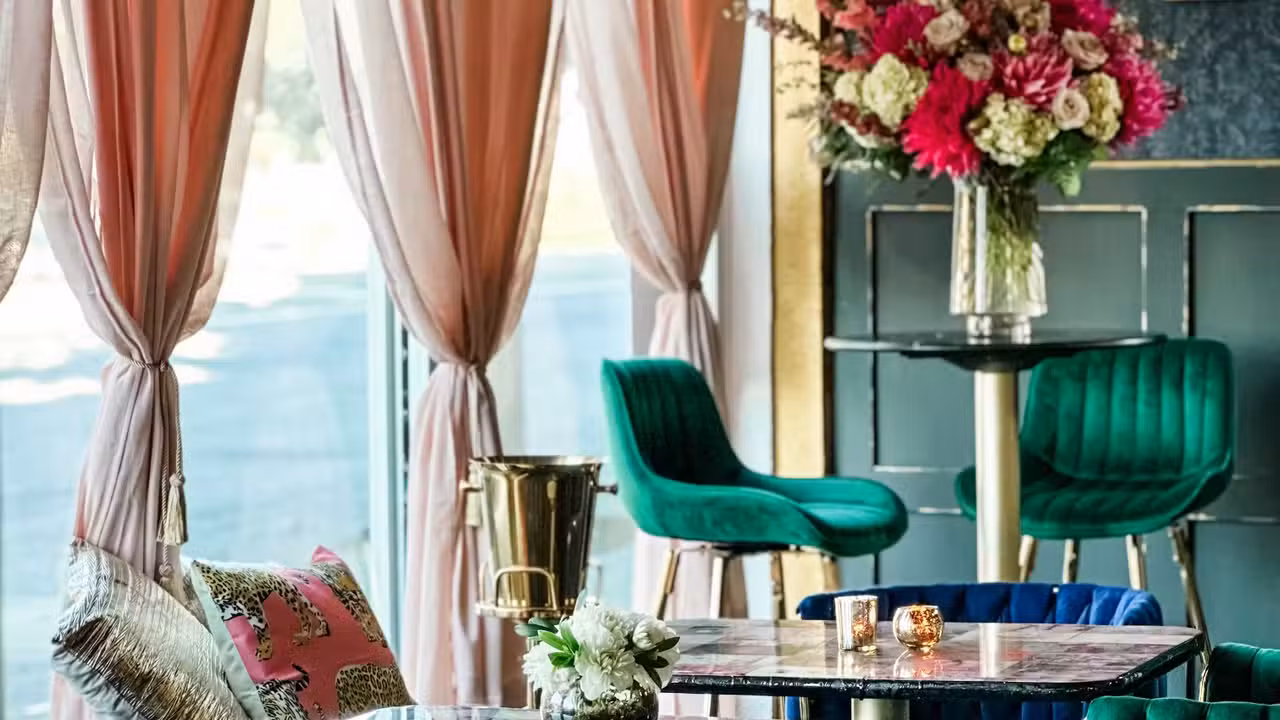 The Powder Room Champagne Bar, Tacoma, WA