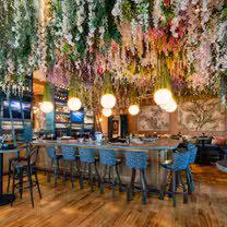 A photo of The Select restaurant