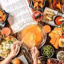 Foto von Punch Bowl Social - Chicago Restaurant