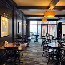Una foto del restaurante Lounge - The Chairman's Room, River Rock Casino Resort