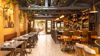 Foto von Lo and Behold Bar + Kitchen Restaurant