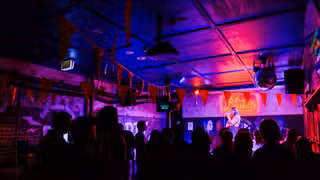 Una foto del restaurante Blute's Bar