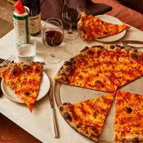 Foto von F&F Restaurant and Bar Restaurant