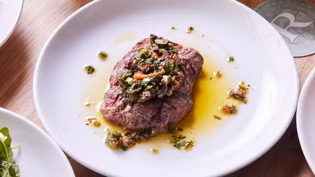 Een van Rooster's Wood-Fired Kitchen - South Park restaurant